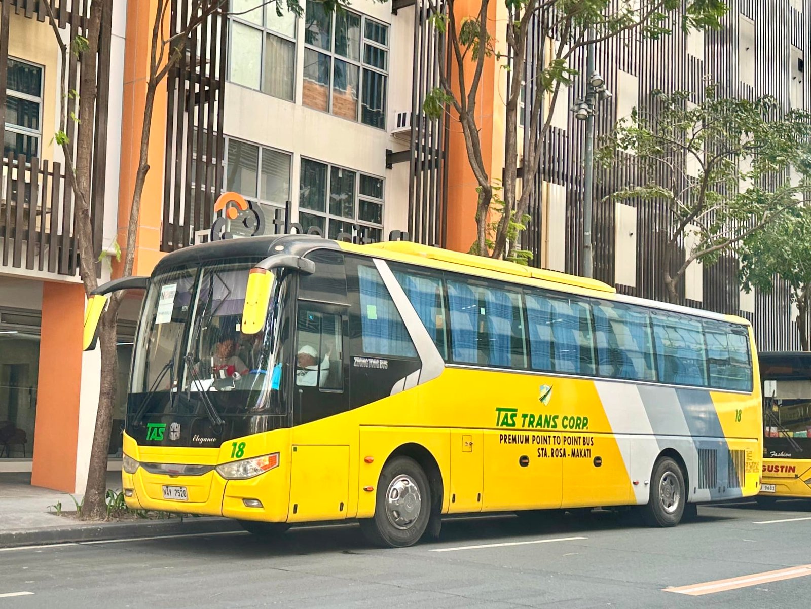 Sta. Rosa to Circuit Makati P2P bus